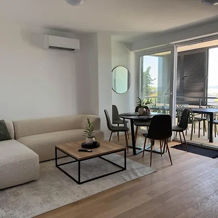 3 Bedroom La Casa Marcina Apartment *