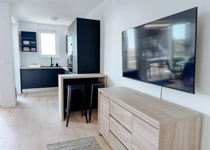 Апартаменти 3 Bedroom La Casa Marcina *